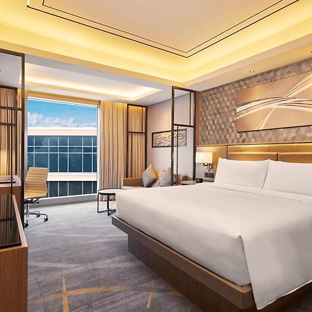Hilton Manila Hotell Pasay Exteriör bild Deluxe Suite