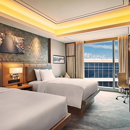 Hilton Manila Hotell Pasay Exteriör bild Deluxe Room