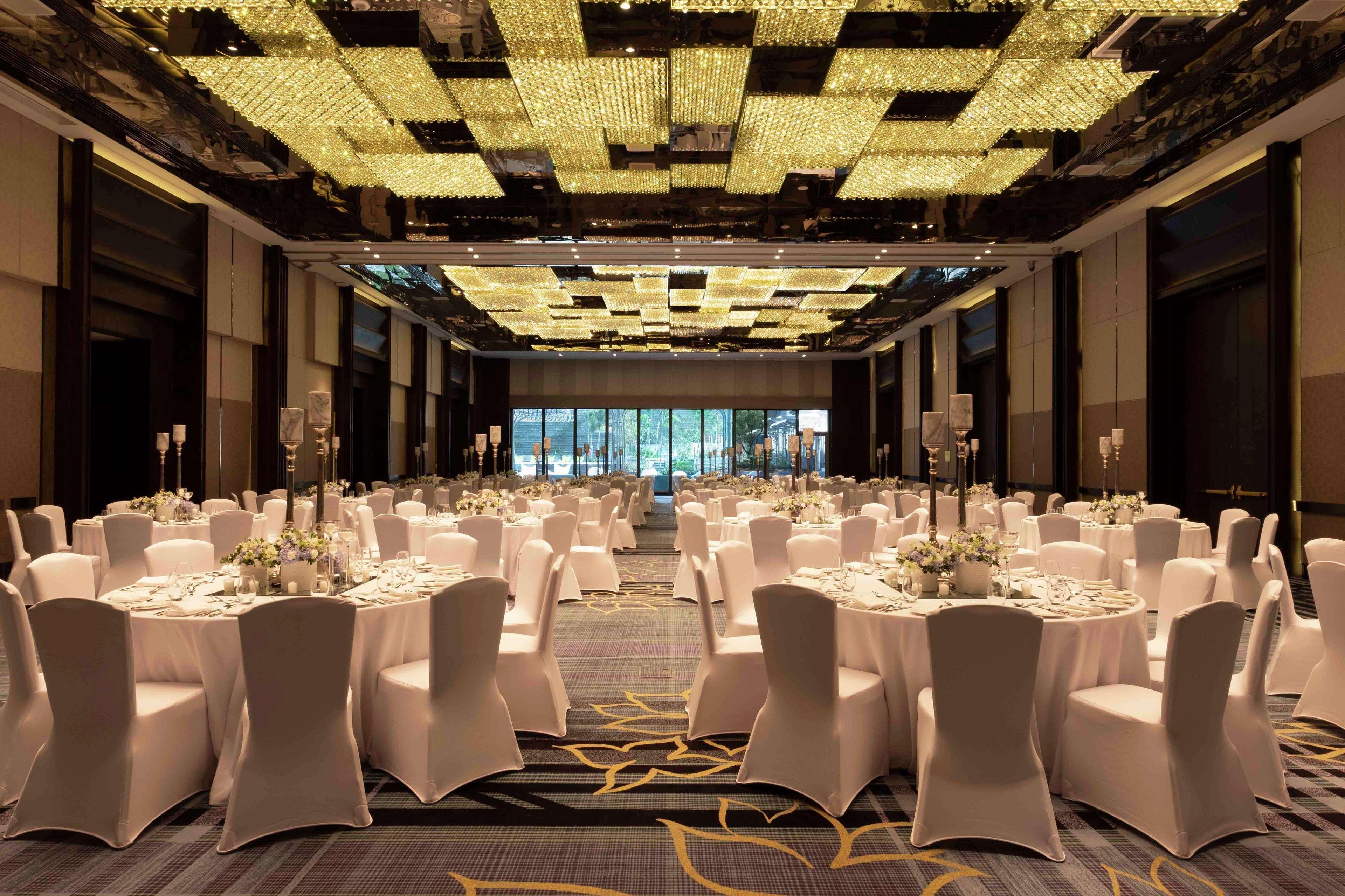 Hilton Manila Hotell Pasay Exteriör bild The ballroom