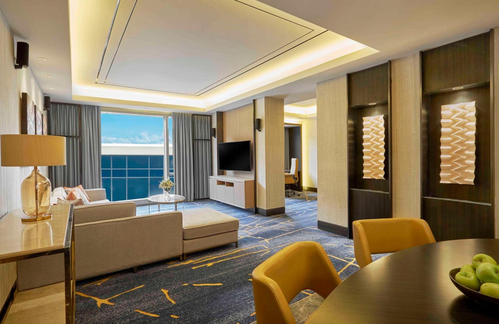 Hilton Manila Hotell Pasay Exteriör bild A suite at the hotel