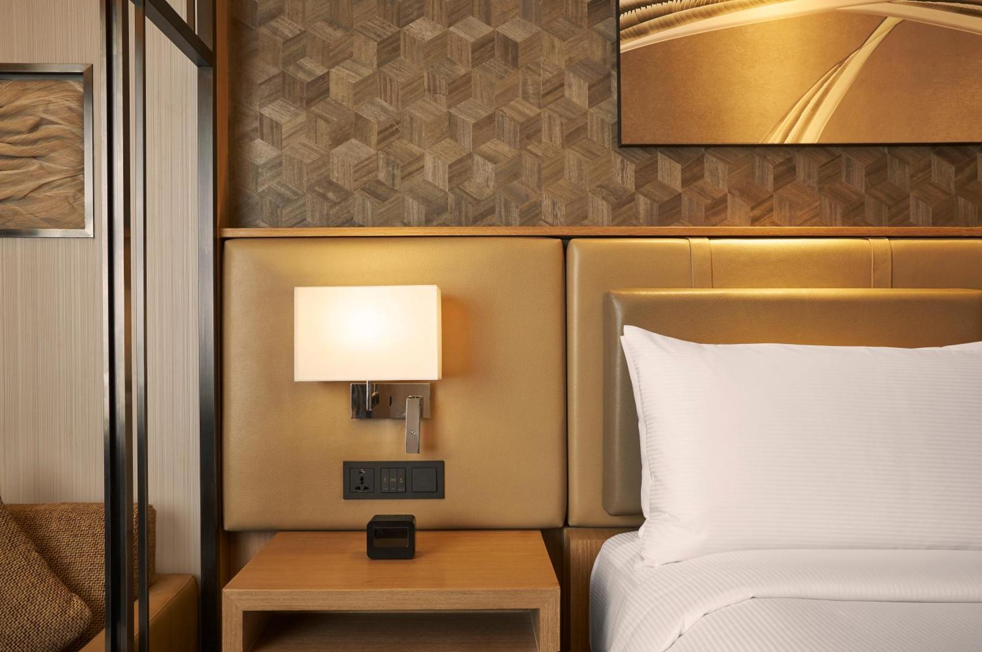 Hilton Manila Hotell Pasay Exteriör bild